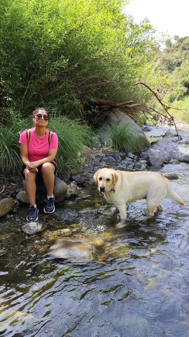 senderismo perro charco canalón istán